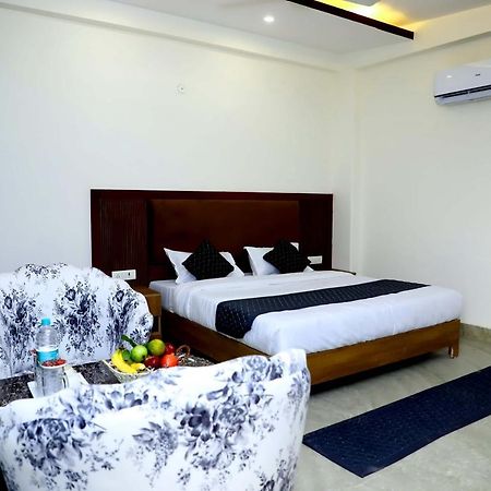 Lyf Corporate Suites - Noida Sector 19 Экстерьер фото