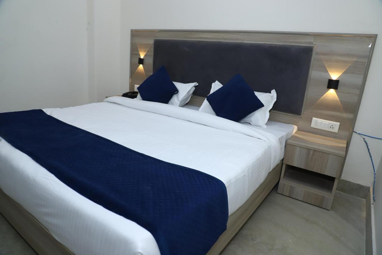 Lyf Corporate Suites - Noida Sector 19 Экстерьер фото