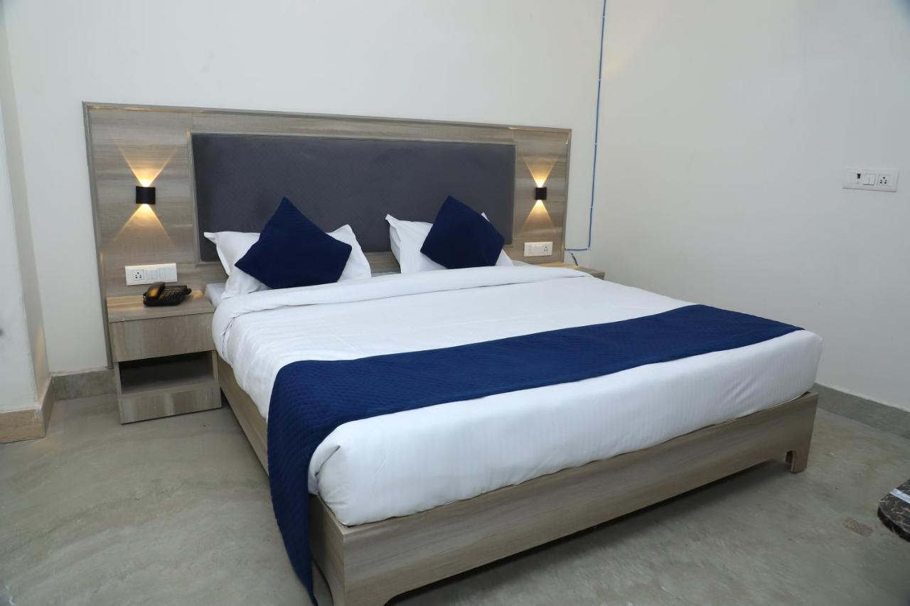 Lyf Corporate Suites - Noida Sector 19 Экстерьер фото